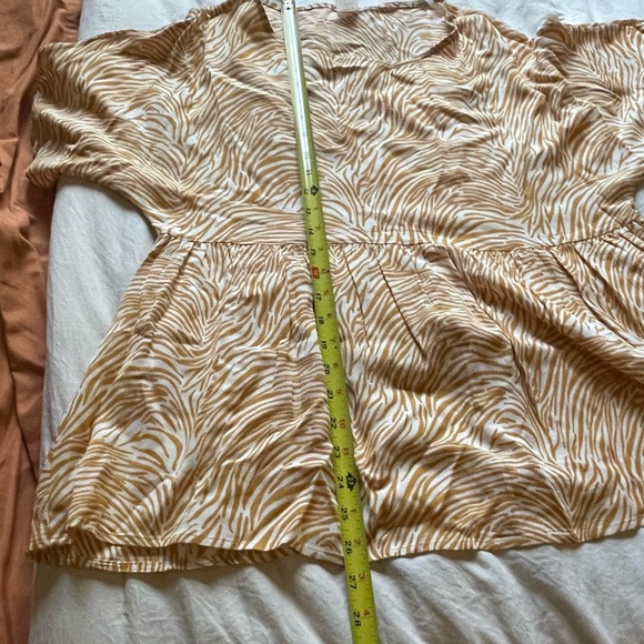 White and orange blouse - Picture 5 of 6